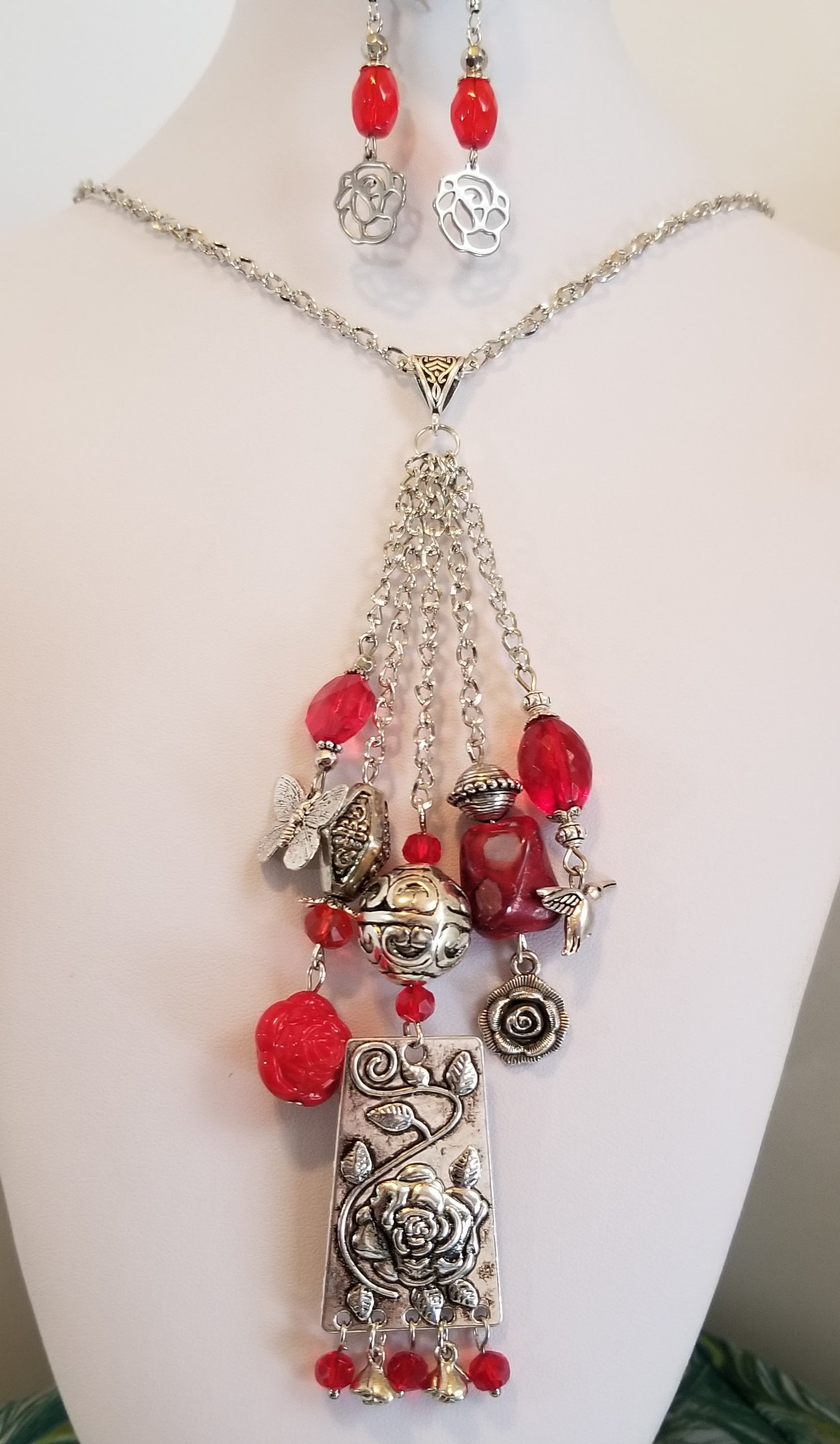 The Rose Necklace with Earrings
