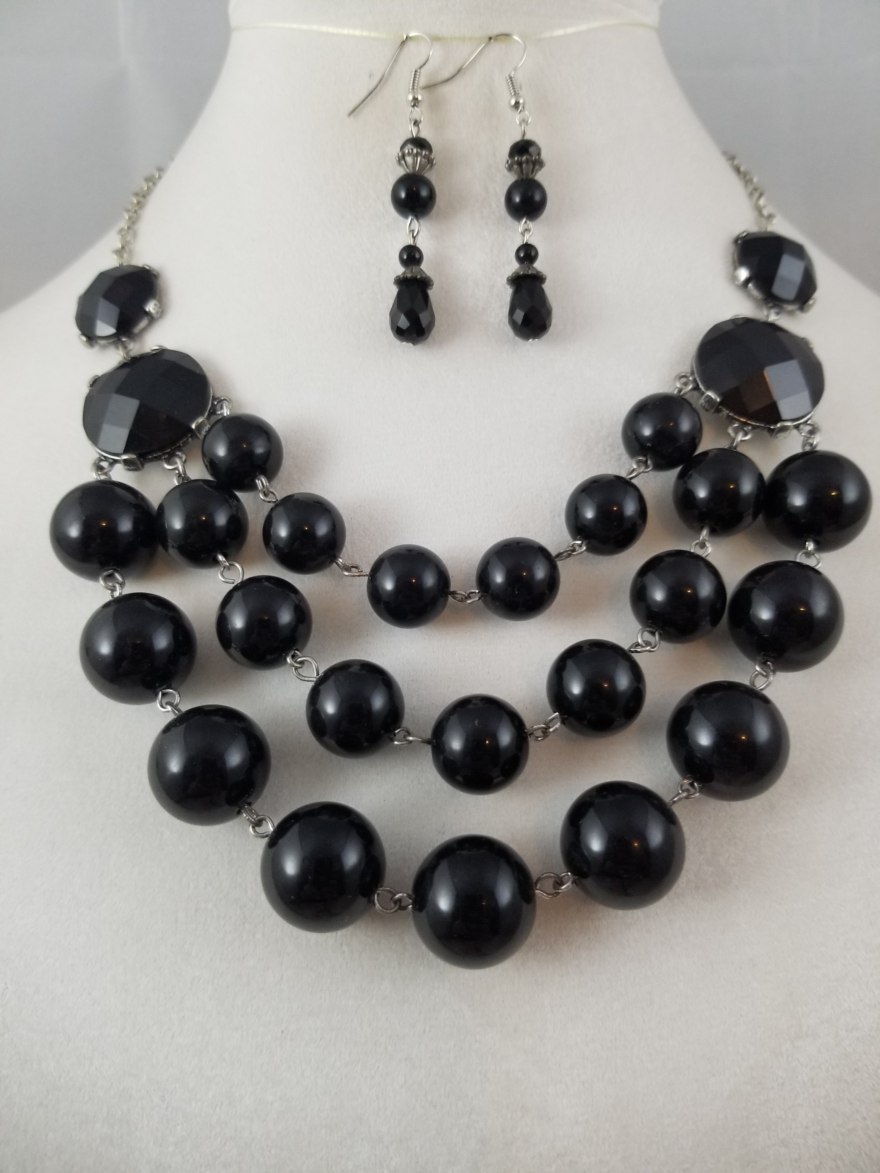 Black Bubbles Necklace with Earrings