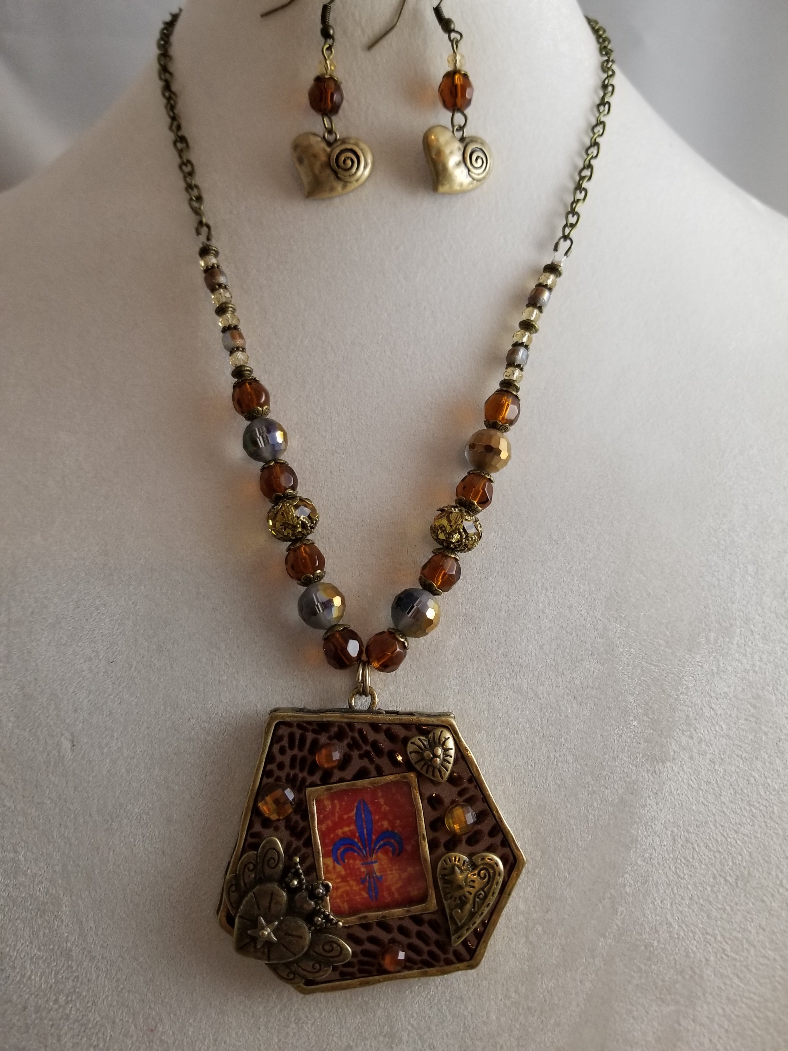 Photo Frame Necklace with Earrings